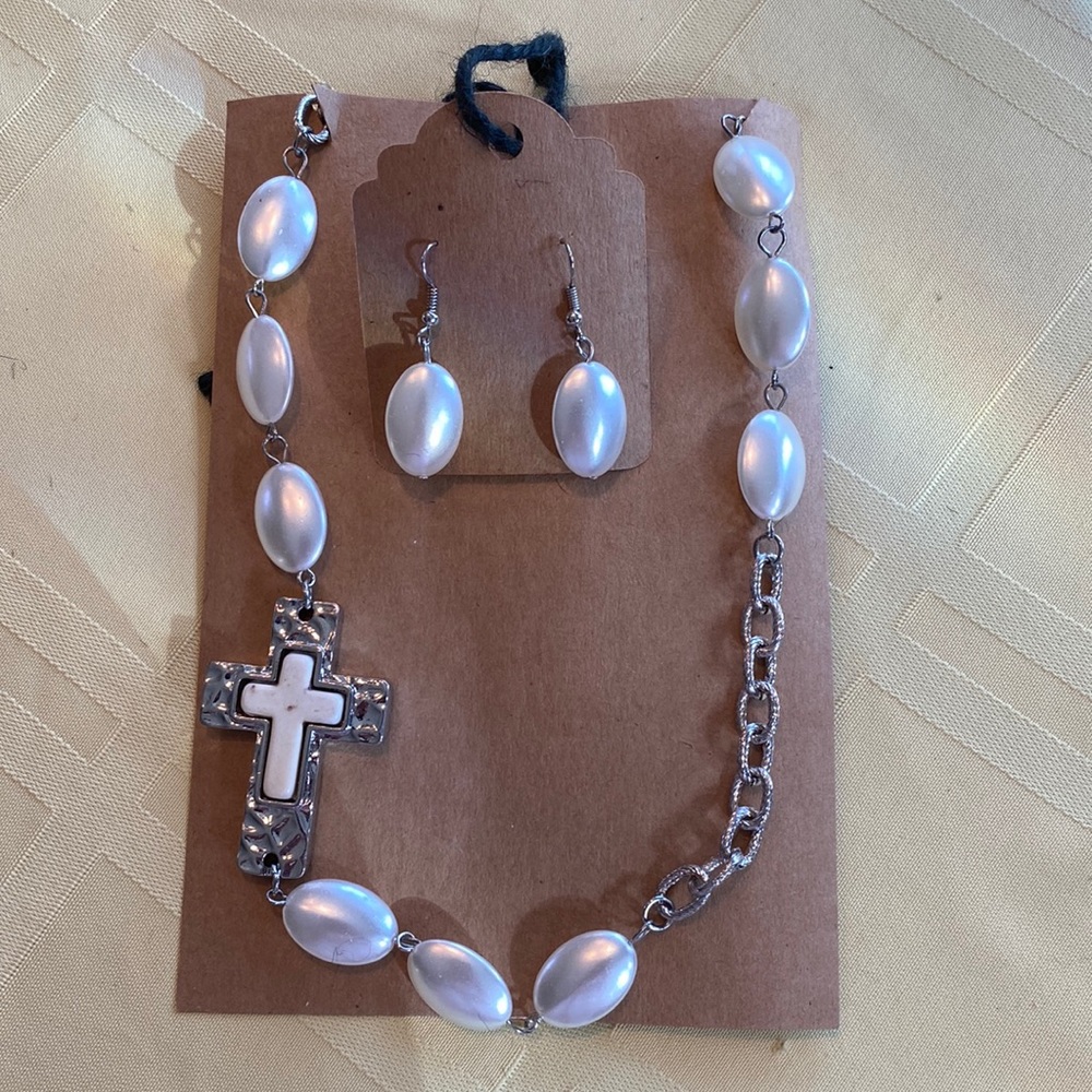 Necklace and earring set!